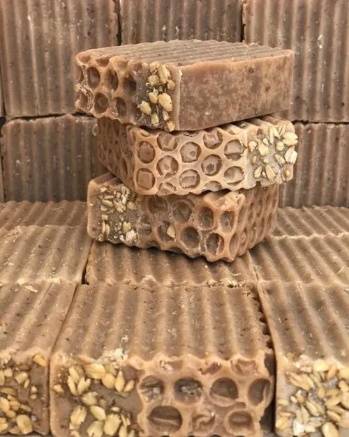 Jabón exfoliante de avena, miel y leche